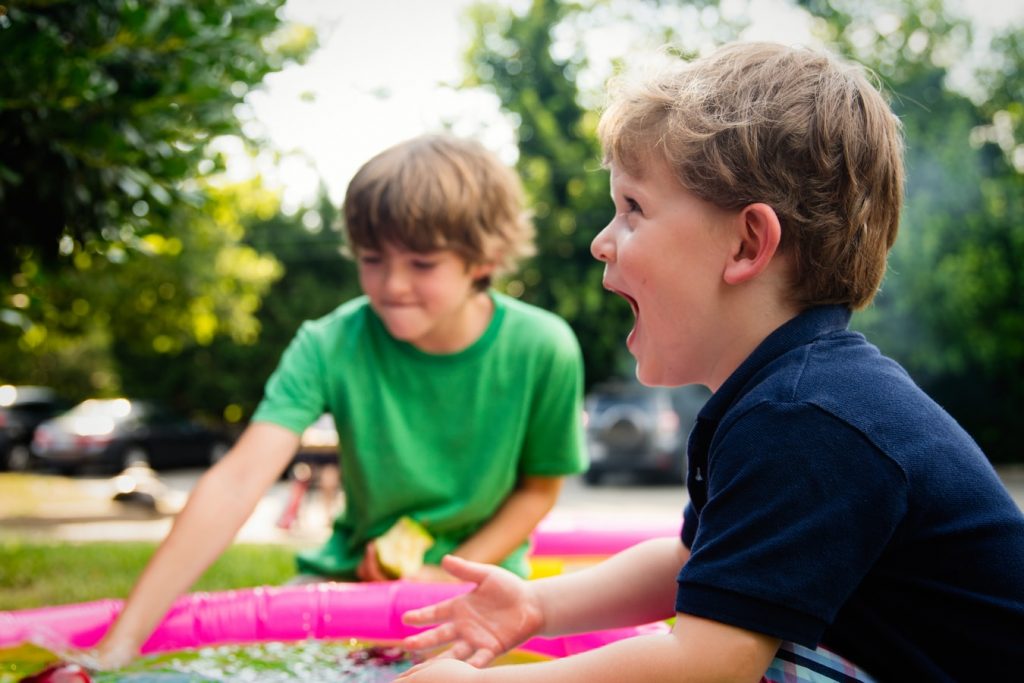 Des enfants qui jouent